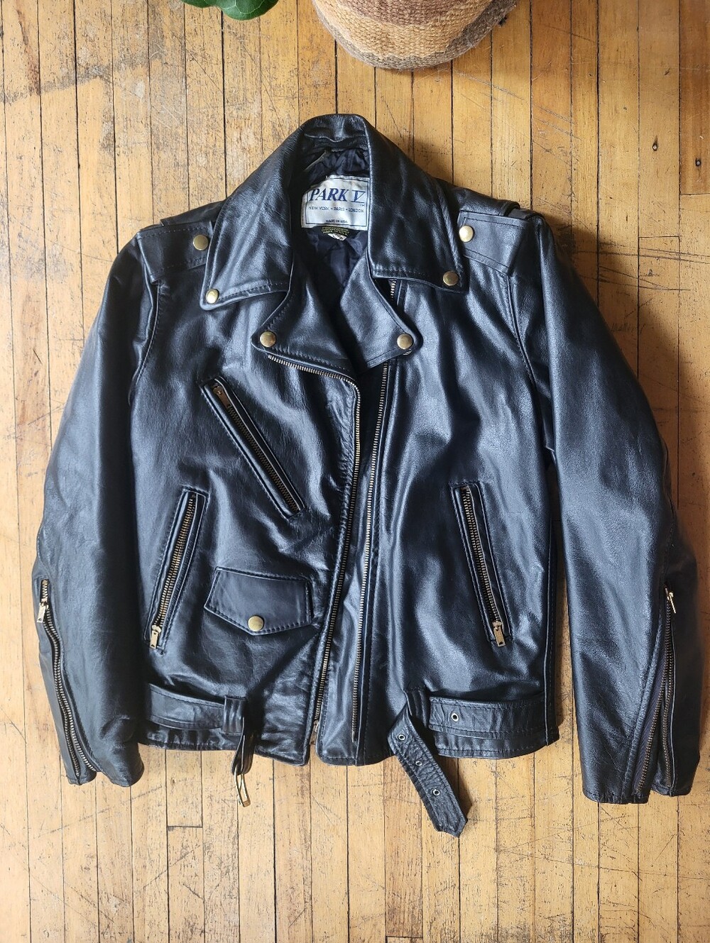 Vintage Park V black leather jacket with zipper details & quilted lining. Sz XS
